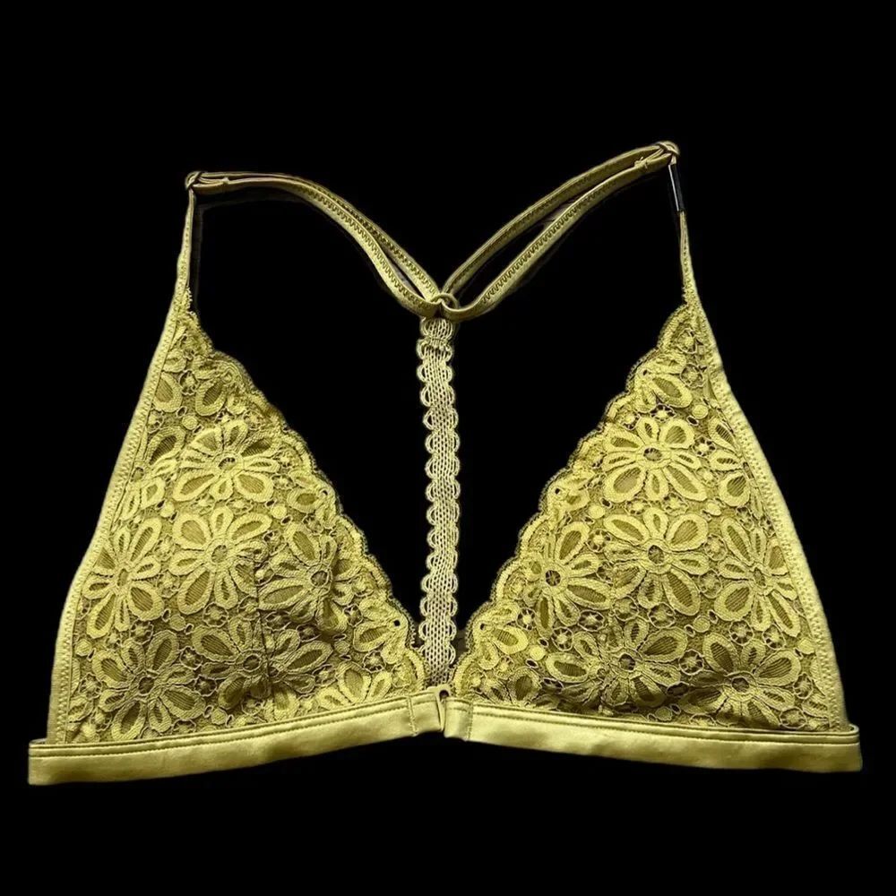 Victoria’s Secret Lined ( padded ) Daisy lace T back triangle bralette black M